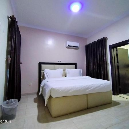 เดอะ เบคเคท สวีท Hotel อาบูจา ภายนอก รูปภาพ