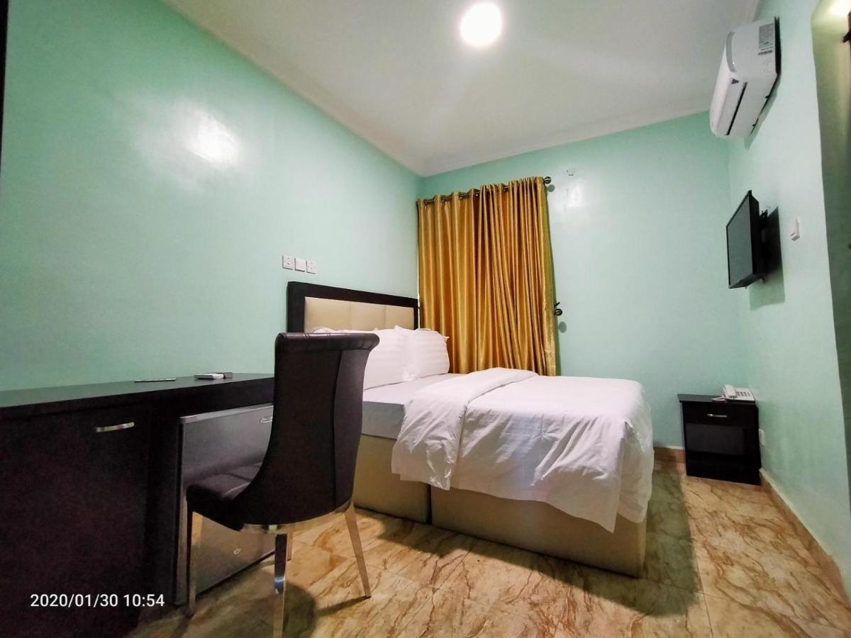 เดอะ เบคเคท สวีท Hotel อาบูจา ภายนอก รูปภาพ