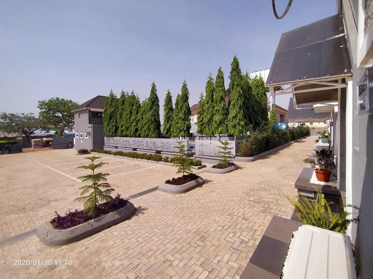 เดอะ เบคเคท สวีท Hotel อาบูจา ภายนอก รูปภาพ
